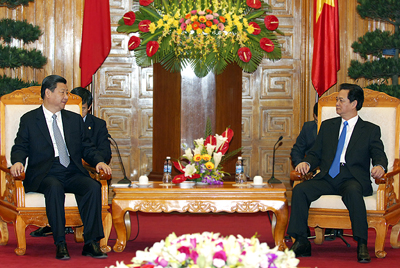 ນາຍົກລັດຖະມົນຕີ ຫງວຽນເຕີນຢູ໋ງ ໄດ້ໃຫ້ການຕ້ອນຮັບ ທ່ານ ສື່ຈີ້ນພີ່ງ ຮອງປະທານປະເທດຈີນ